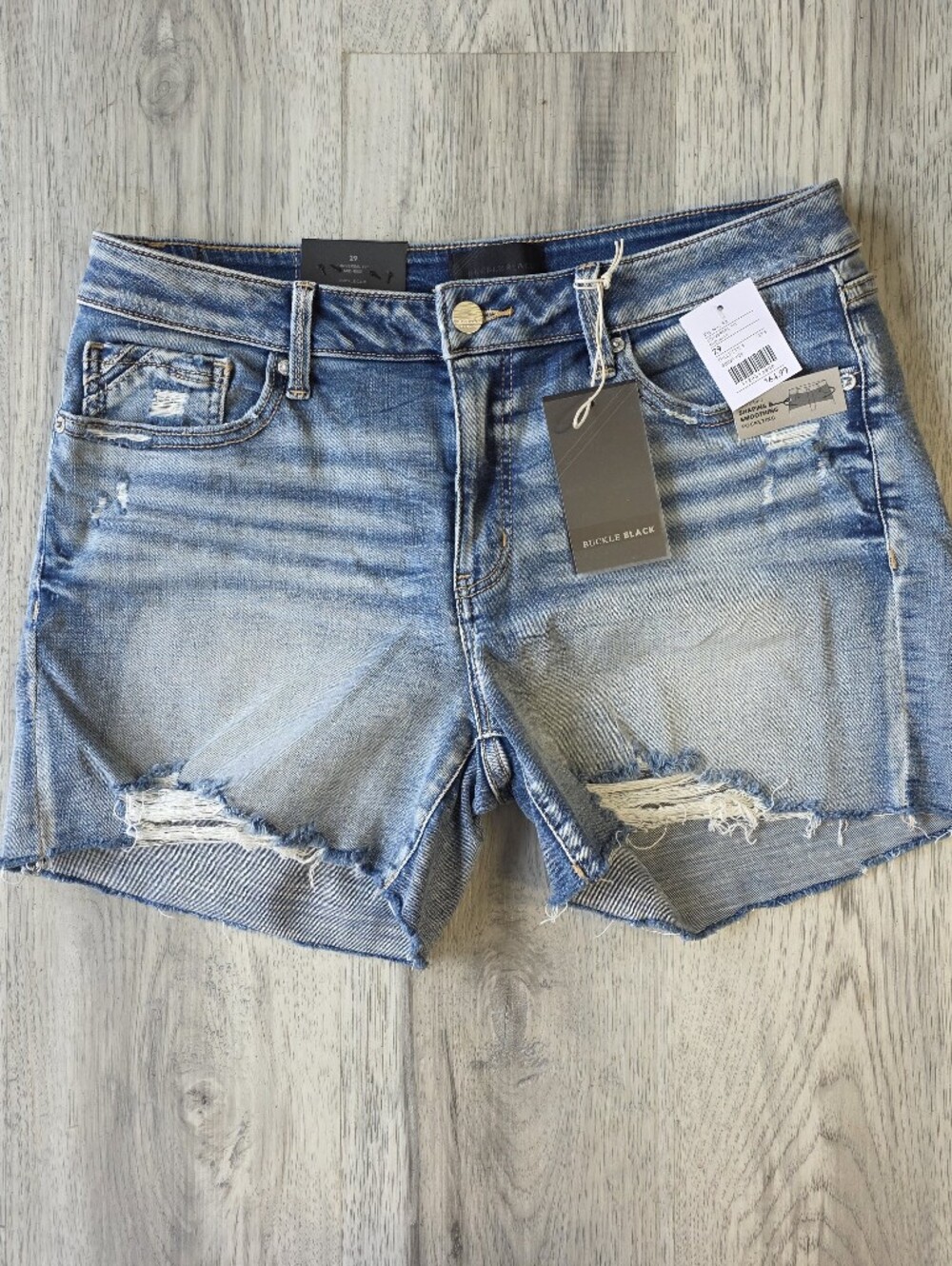 Buckle Black Fit NO. 53 Universal Women’s Distressed Denim Shorts Size 29 NWT